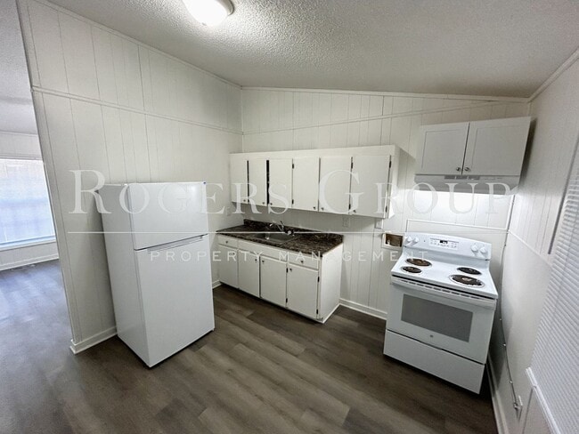 Building Photo - #450 - 232-234 Crozier St Duplex