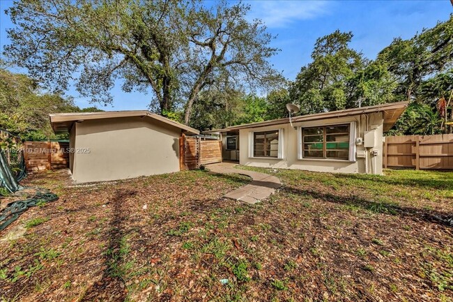 Building Photo - 6221 SW 35th St