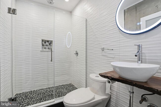 Building Photo - 1514 S Bambrey St