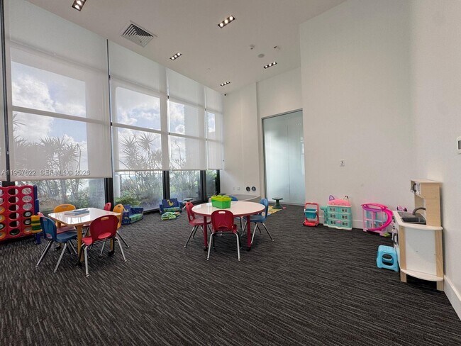 Building Photo - 1600 NE 1st Ave