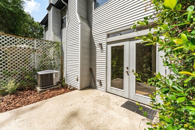 Building Photo - 831 NW 42nd Terrace