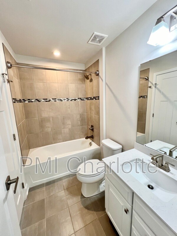Building Photo - 240 Parkwood Ave