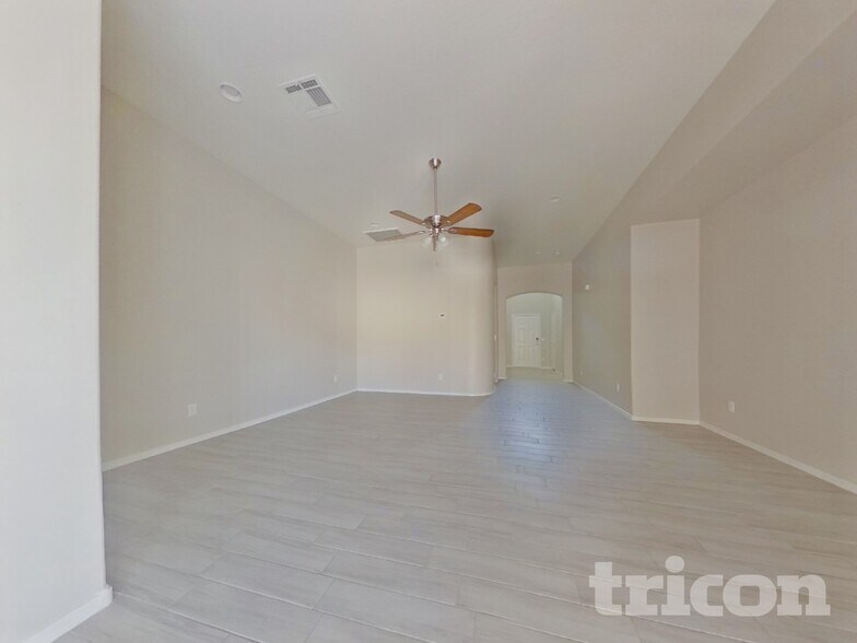 Building Photo - 22160 W Shadow Dr