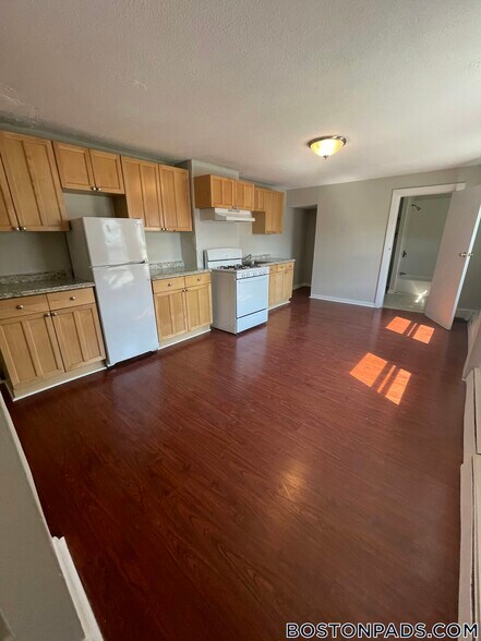 Building Photo - 247 Bennington St