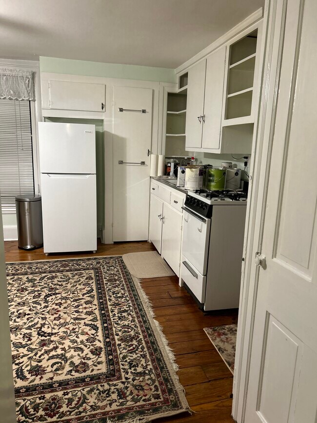 kitchen - 375 S Bellevue Ave