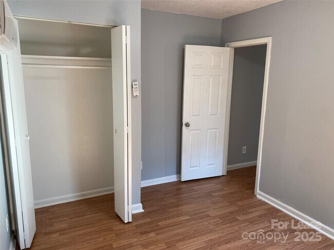 Building Photo - 3805 Miriam Dr