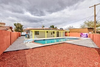Building Photo - 3008 Lawndale St
