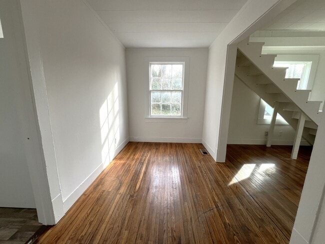 Building Photo - Great 2 Bed 1 Bath Home near MTSU!