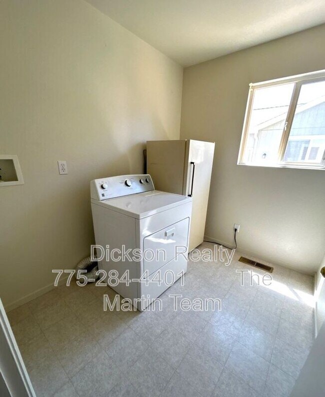 Building Photo - 5153 Lorenzo Ln