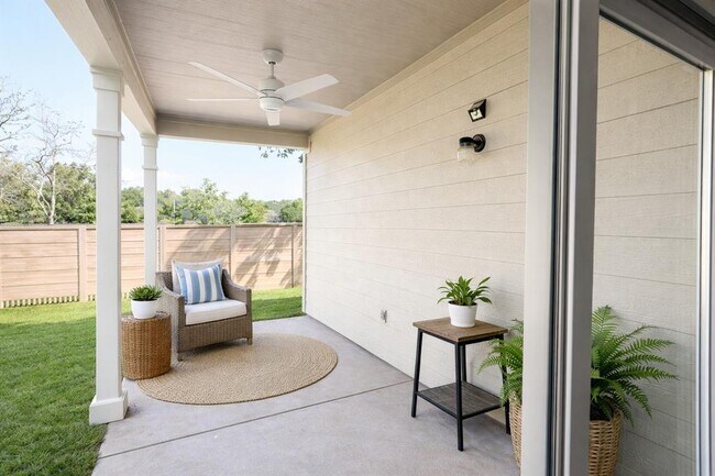 Building Photo - 233 Bonham Loop