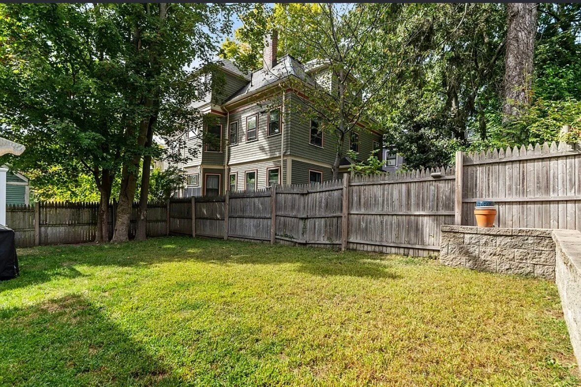 Building Photo - 60 Roslin St