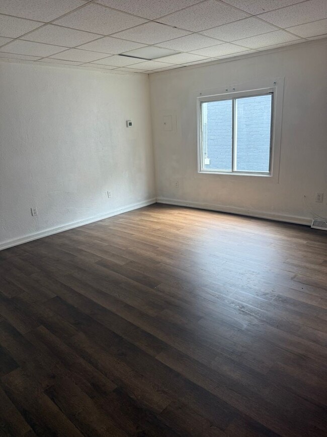 Building Photo - 512 Carothers Ave