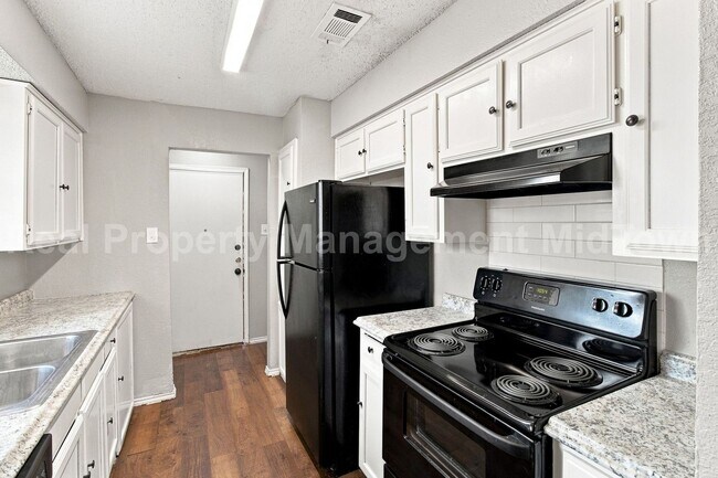 Building Photo - 2427 Indigo Ln