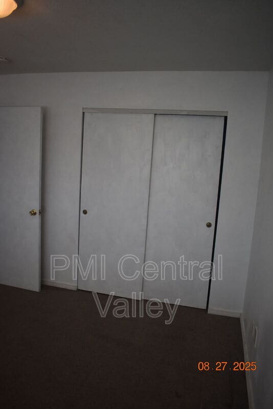 Building Photo - 119 E Grove St