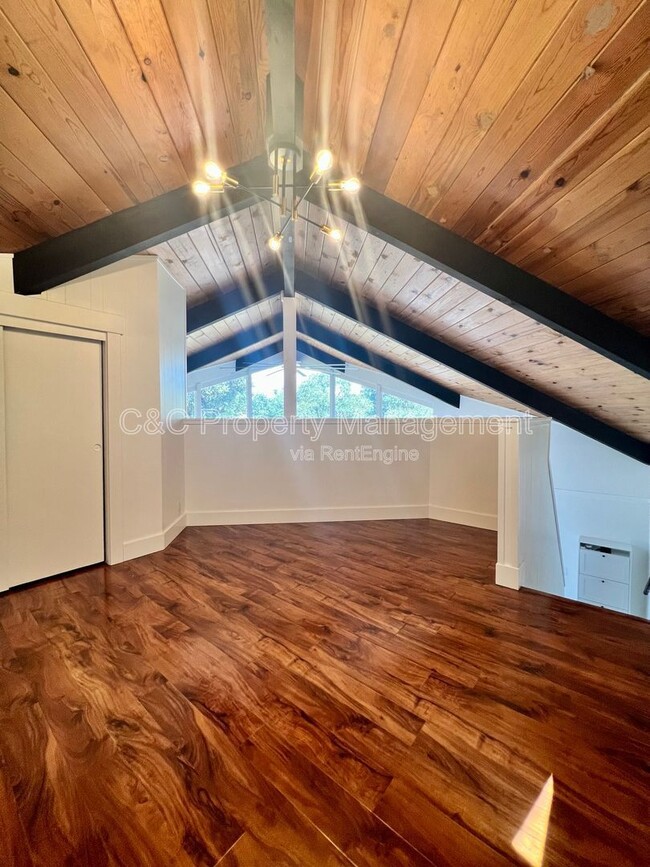 Building Photo - 766 Loma Prieta Dr