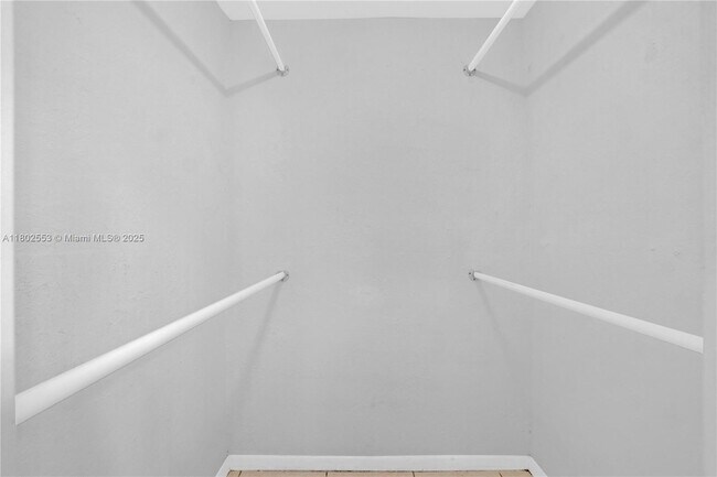 Building Photo - 8889 Fontainebleau Blvd