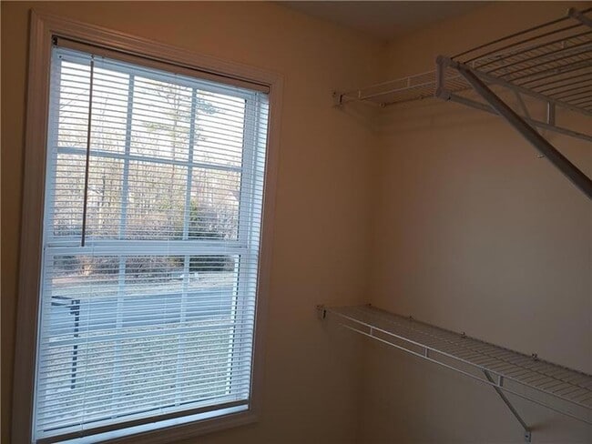 Building Photo - 247 Dogwood Ln SE