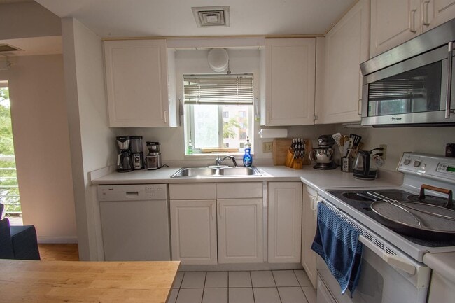 Building Photo - 655 Concord Ave