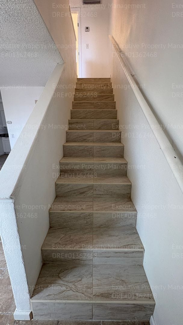 Building Photo - 2 bedroom 1.5 bathroom townhome (Move In Special Available OAC)