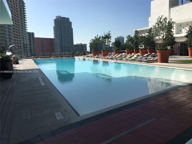 Building Photo - 1300 S Miami Ave