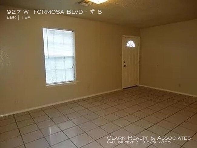 Building Photo - 927 W. Formosa #8, San Antonio, TX. 78221