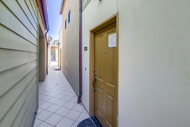 Building Photo - Steps From The Beach w/ All Utilities Included Available Jan - May 2025