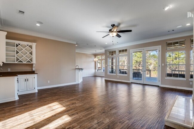 Building Photo - 529 Chippendale Dr