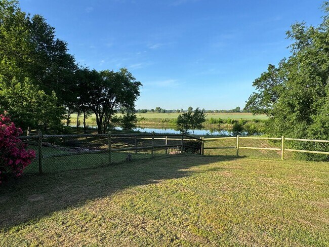 Building Photo - Bixby 3 car garage, great lot!