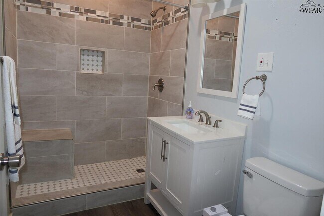 Building Photo - 707 N Foley St