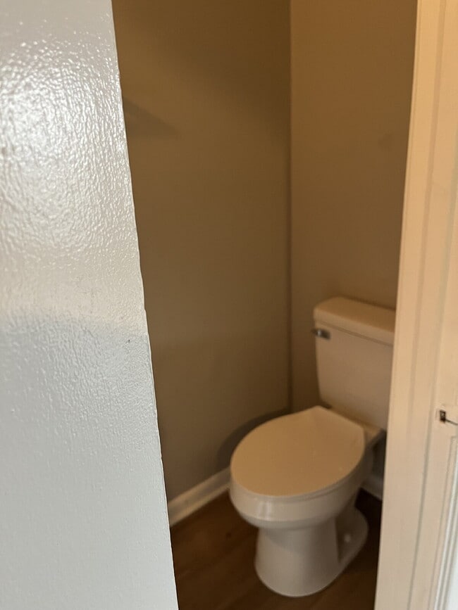 Building Photo - 2 Bedrooms 1 1/2 Baths Townhouse Minutes To Downtown Nashville, Tn ONE MONTH OF FREE RENT!