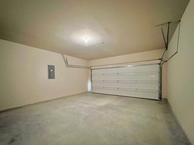 Building Photo - 1606 Misty Elm St