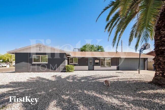Primary Photo - 2434 E Karen Dr