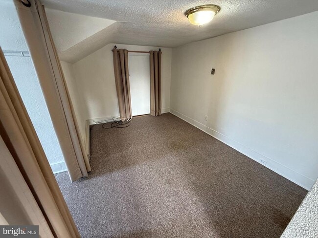 Building Photo - 405 Bridge St