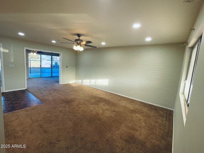 Building Photo - 10138 W Pinehurst Dr
