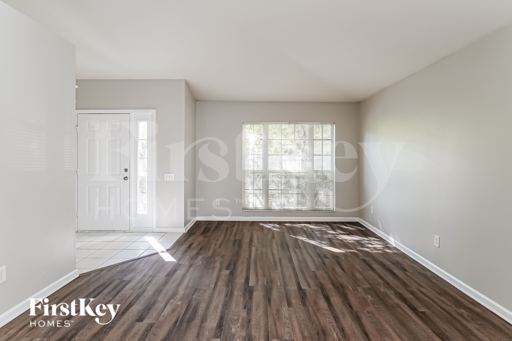 Building Photo - 12430 Midpointe Dr