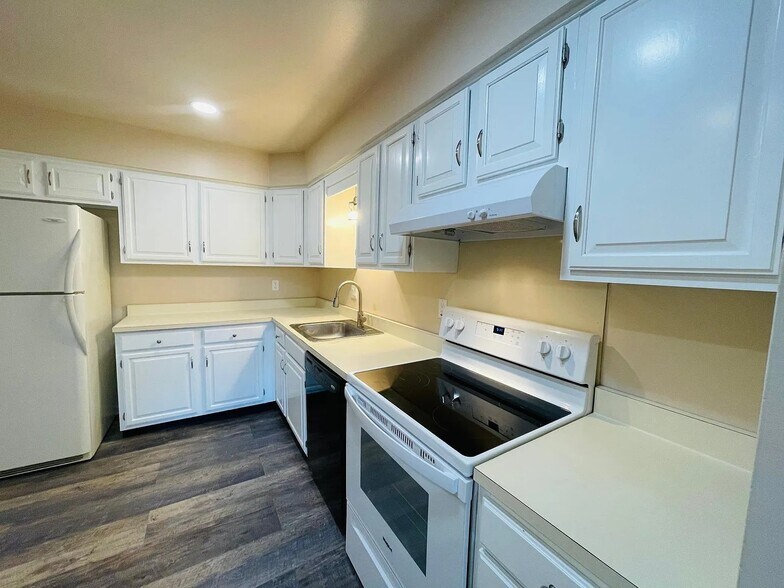 Building Photo - 7 Liberte Ln