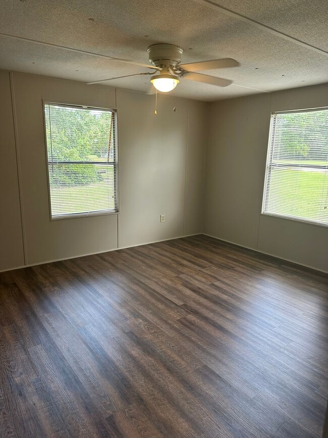 Building Photo - 103 Davis Rd E