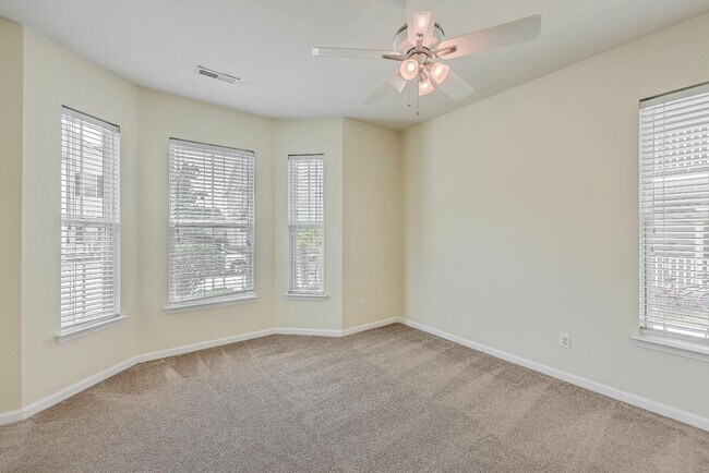 Building Photo - 230 Cameron St