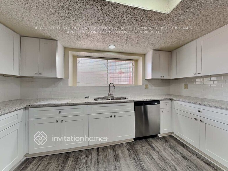 Building Photo - 6946 Maple Fox Dr