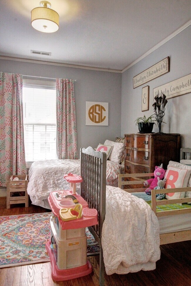 Building Photo - Beautiful and Spacious 2bd/1ba Home Near Northgate Park in Durham's Colonial Village!