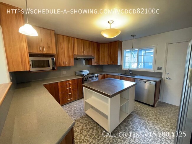 Primary Photo - Fantastic 3 Bedroom 1.5 Bath Home In Pacif...