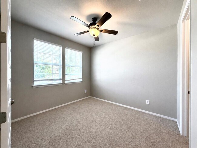 Building Photo - 133 Fabion St