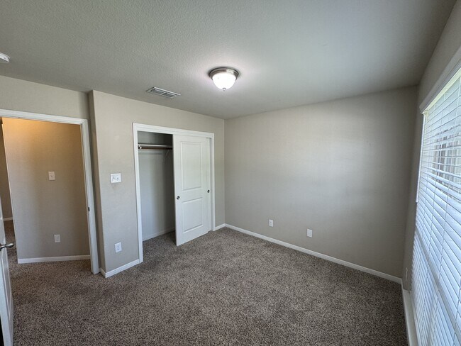 Building Photo - 5611 Markham Dr