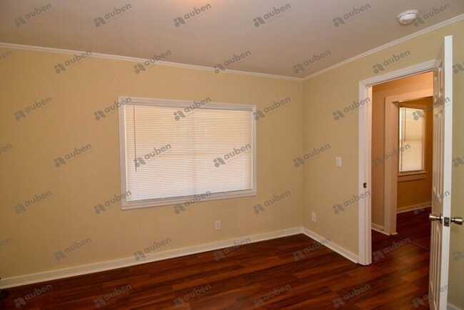 Building Photo - Updated 3 Bedroom House Near Surrey Center