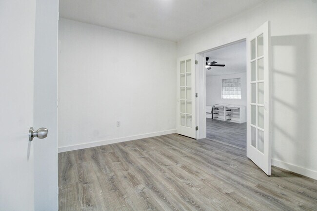 Building Photo - 1730 NE 170th St