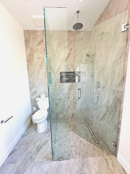 Building Photo - 8436 Oakdale Ave