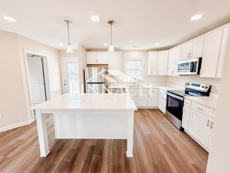 Building Photo - 233 Munford St