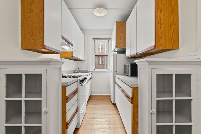 Building Photo - Adams Morgan Condo | Studio | 1 Bath | 300 Sf