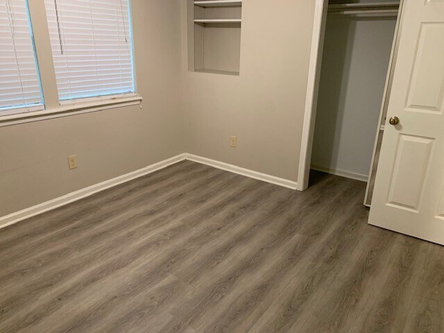 Building Photo - 422 Nursery Rd