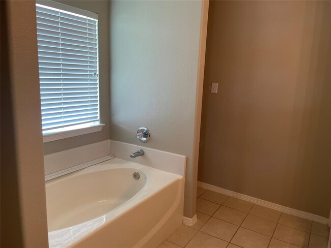 Building Photo - 2209 Jefferson Crossing Dr